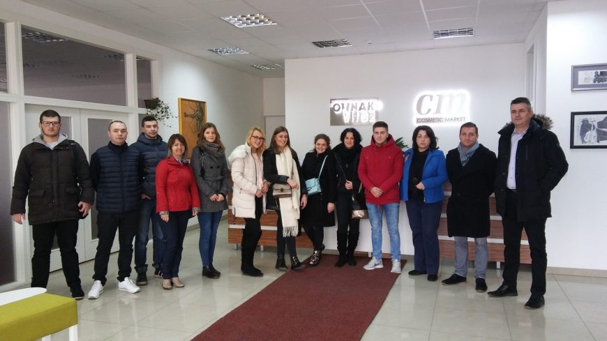 Studenti Fakulteta poslovne ekonomije na praktičnoj nastavi u kompanijama CM-cosmetic market i Ovnak